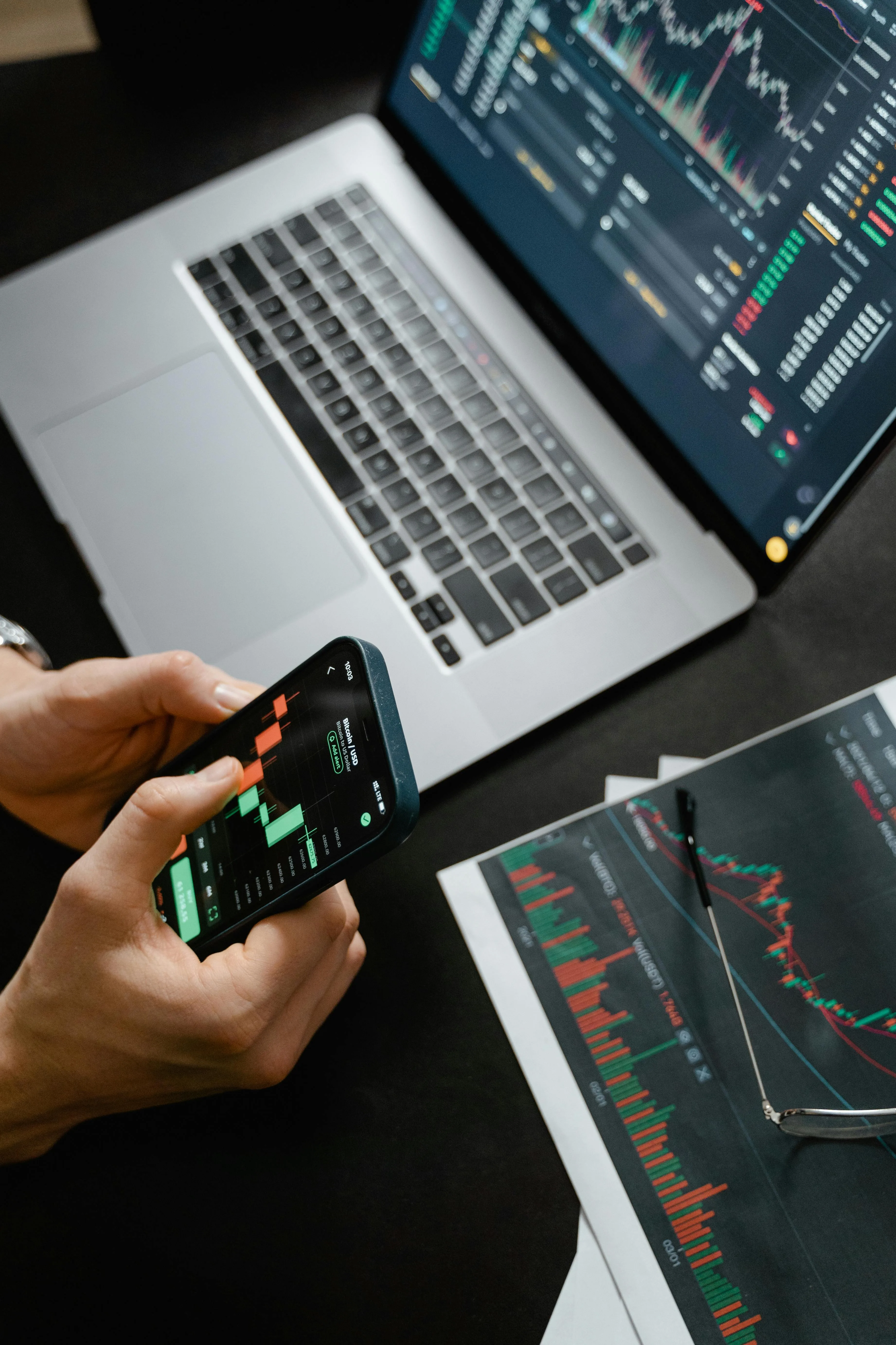Stock market analysis on mobile phone
